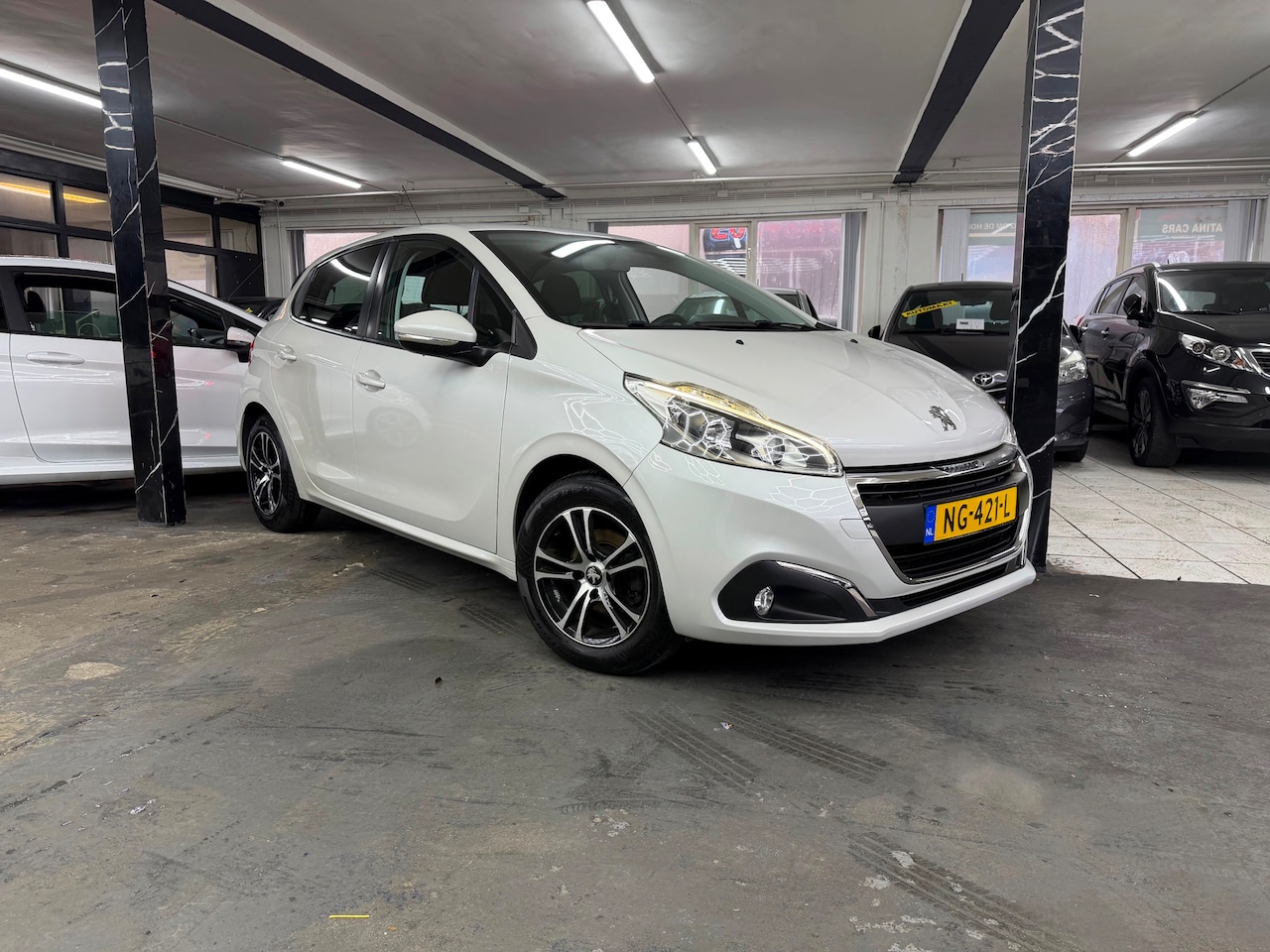 Peugeot 208 - 1.2 PureTech Blue Lion 1e eigenaar dealer onderhouden - AutoWereld.nl