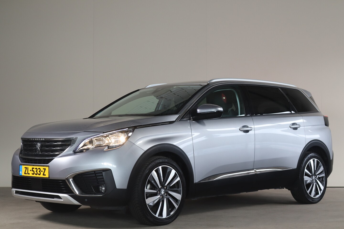 Peugeot 5008 - 1.2 PureTech Allure - NL- Auto!! 7 pers. I Camera I Trekhaak - AutoWereld.nl