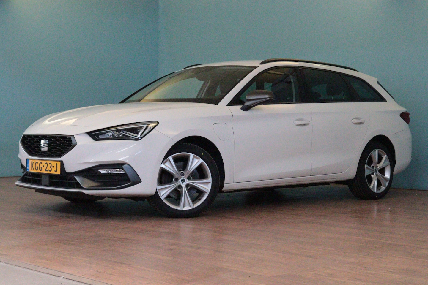 SEAT Leon Sportstourer - 1.4 TSI eHybrid PHEV FR | NAVI / APPCONNECT | CAMERA + PDC | STUUR / STOELVERW | LANE-ASSI - AutoWereld.nl
