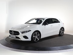 Mercedes-Benz A-klasse - 180 Star Edition Luxury Line | Trekhaak | Dodehoekassistent | 18" lichtmetalen velgen