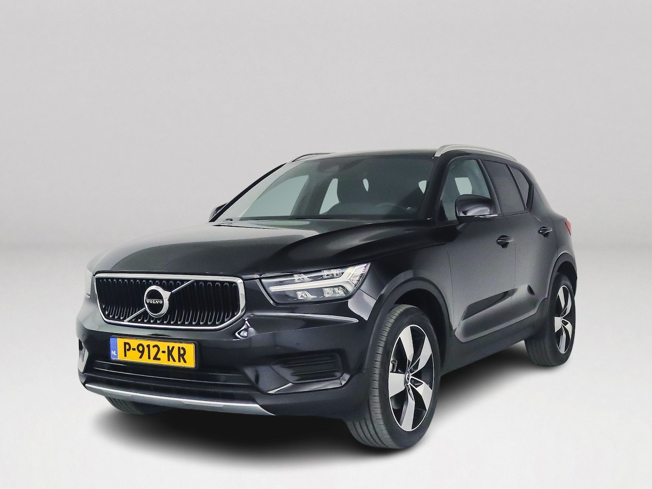 Volvo XC40 - B3 Momentum | Park assist | Cruise control | Navigatie - AutoWereld.nl