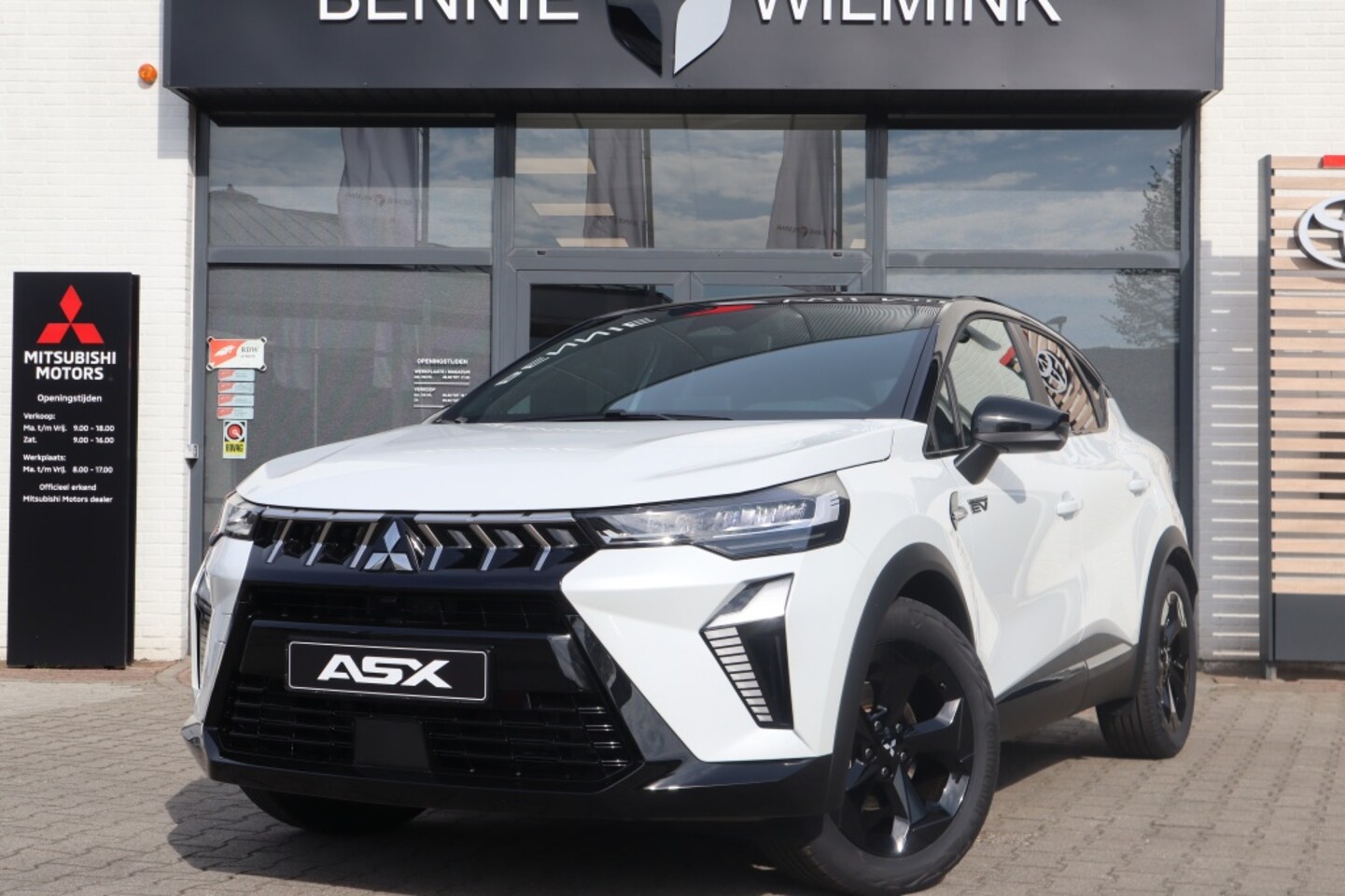 Mitsubishi ASX - 1.8 HEV Black Edition | 18 Inch | Verwambare Stoelen - AutoWereld.nl