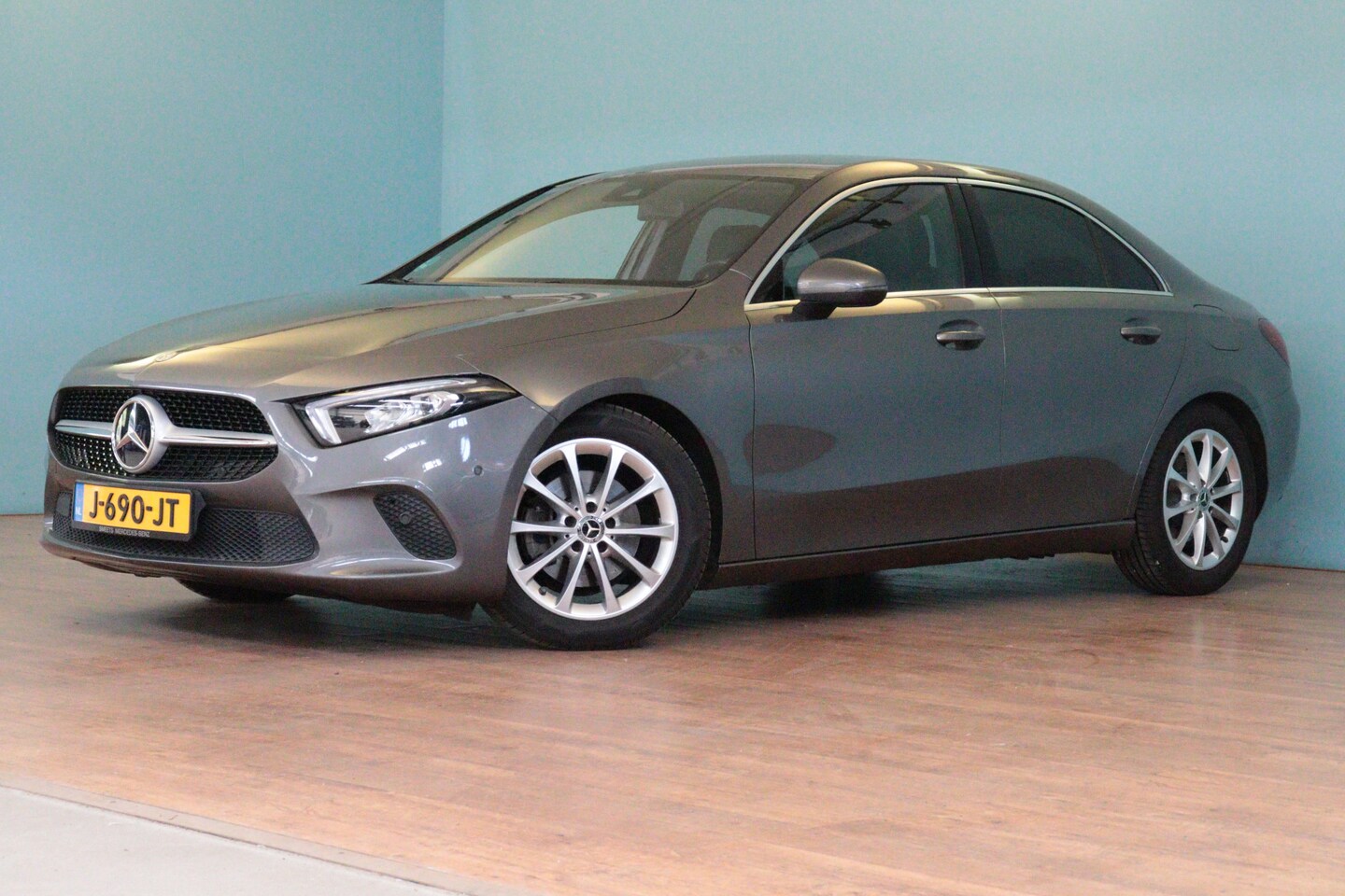 Mercedes-Benz A-klasse - 200 Premium Plus Automaat | NAVI | CLIMA | CAMERA + PDC | CRUISE | STOELVERW | - AutoWereld.nl