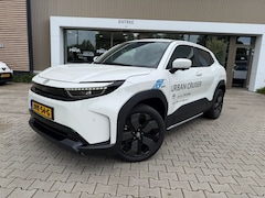 Toyota Urban Cruiser - Executive 61 kWh | Pano | JBL | PDC v/a | Stoel/stuurverwarm. |
