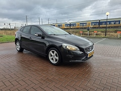Volvo V40 - 1.6 D2 Momentum | NAVIGATIE | CRUISE CONTROL | PDC | AIRCO | ELEC. PAKKET