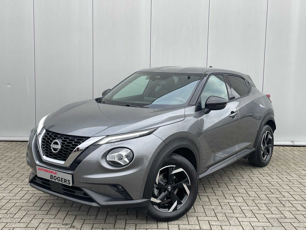 Nissan Juke - 1.0 DIG-T N-Connecta Automaat Navigatie, Climate Control, Half Leder, LED, 17"Lm, Stoel/St - AutoWereld.nl