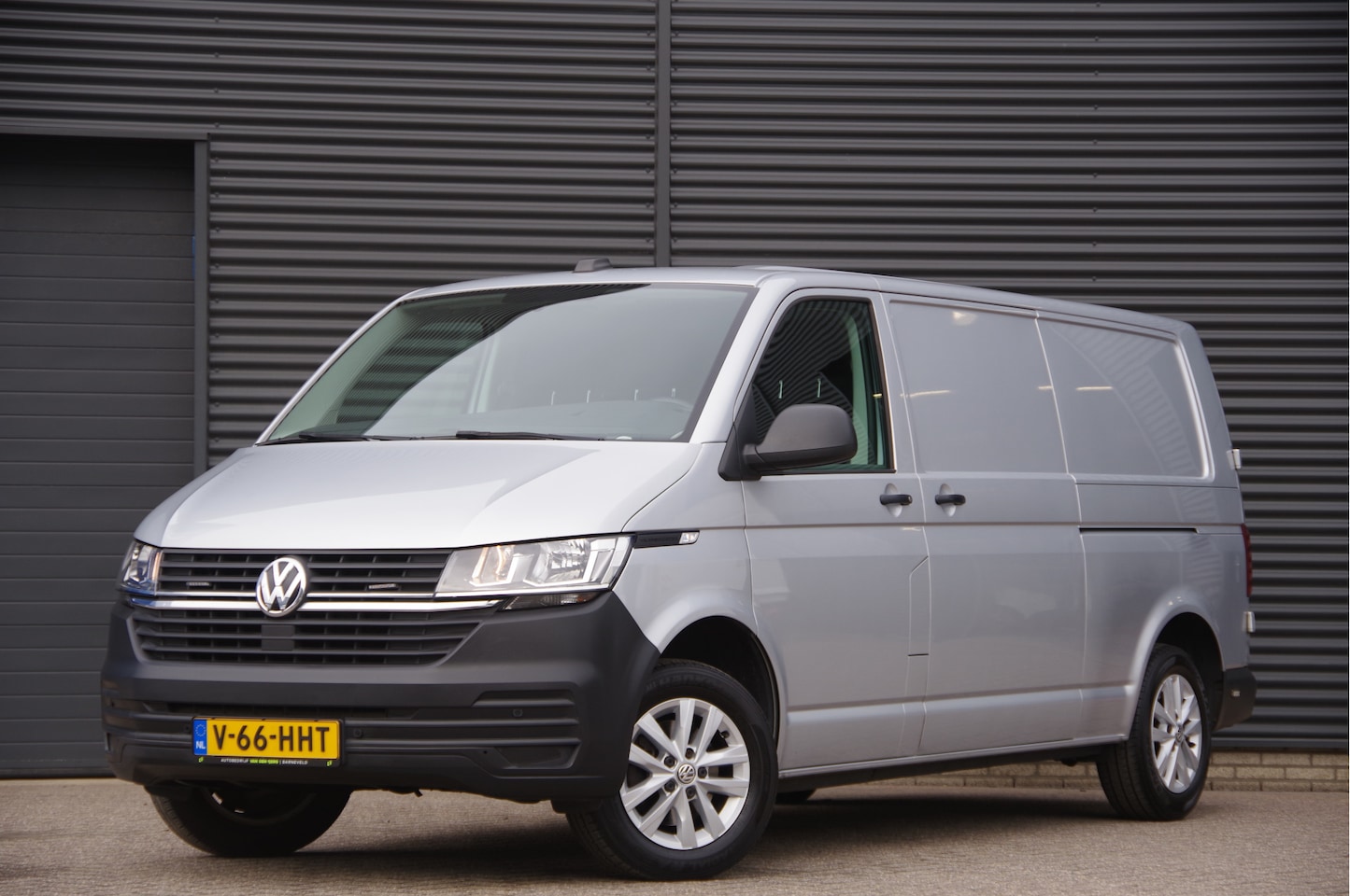 Volkswagen Transporter - 2.0 TDI L2 150PK AUT. 3-ZITS, 2X SCHUIFDEUR, STANDKACHEL, STOELVERWARMING, ADAPT. CRUISE, - AutoWereld.nl