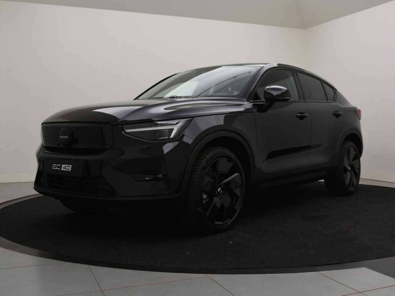 Volvo EC40 - EXTENDED RANGE BLACK EDITION PLUS 20INCH 360GR CAM PIXEL-LED - AutoWereld.nl