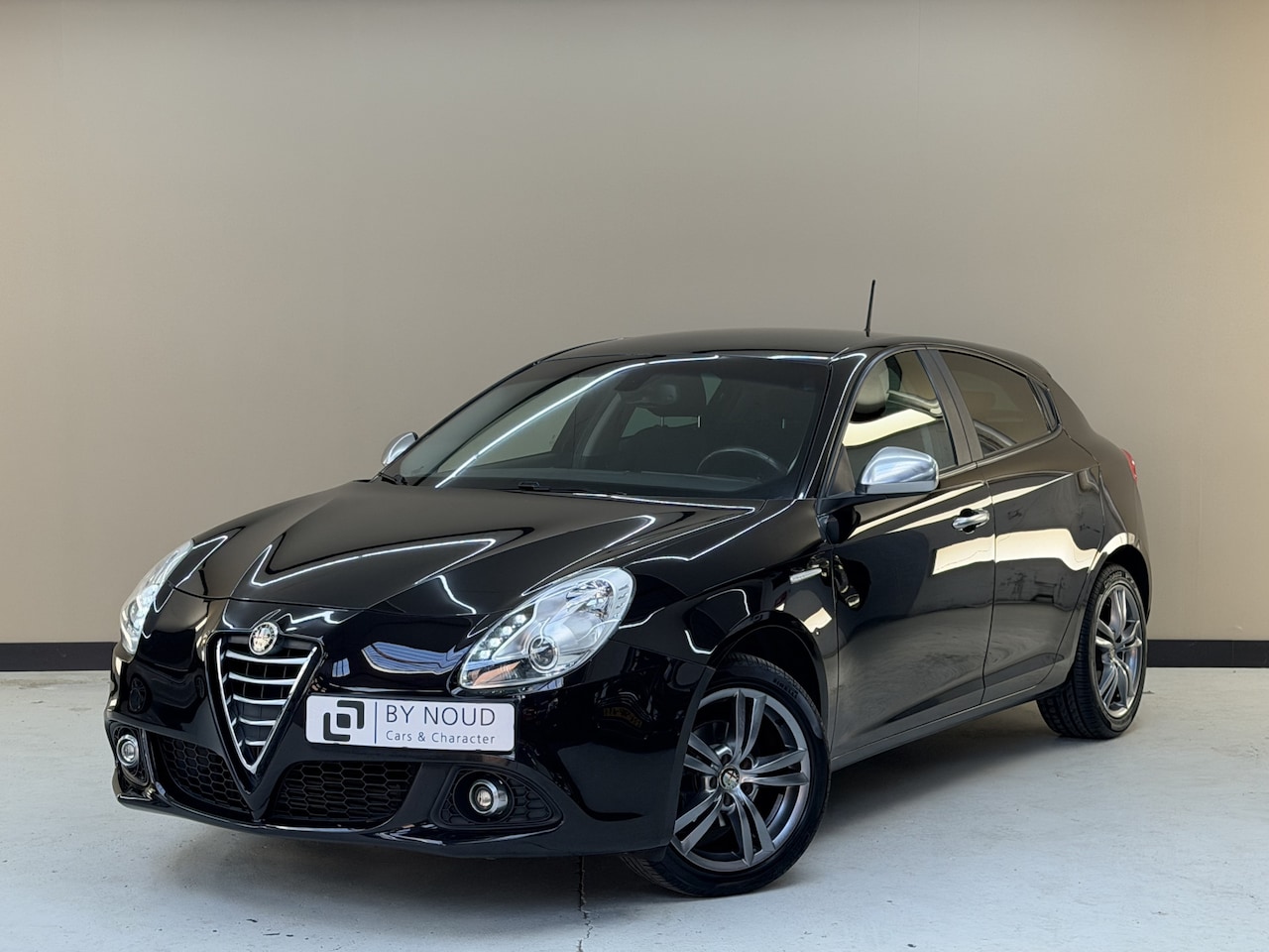 Alfa Romeo Giulietta - 1.4 T Distinctive 1.4 T Distinctive, 120Pk, 2014, 1ste eigenaar, Parkeersensoren, Climate control, Cruise co - AutoWereld.nl