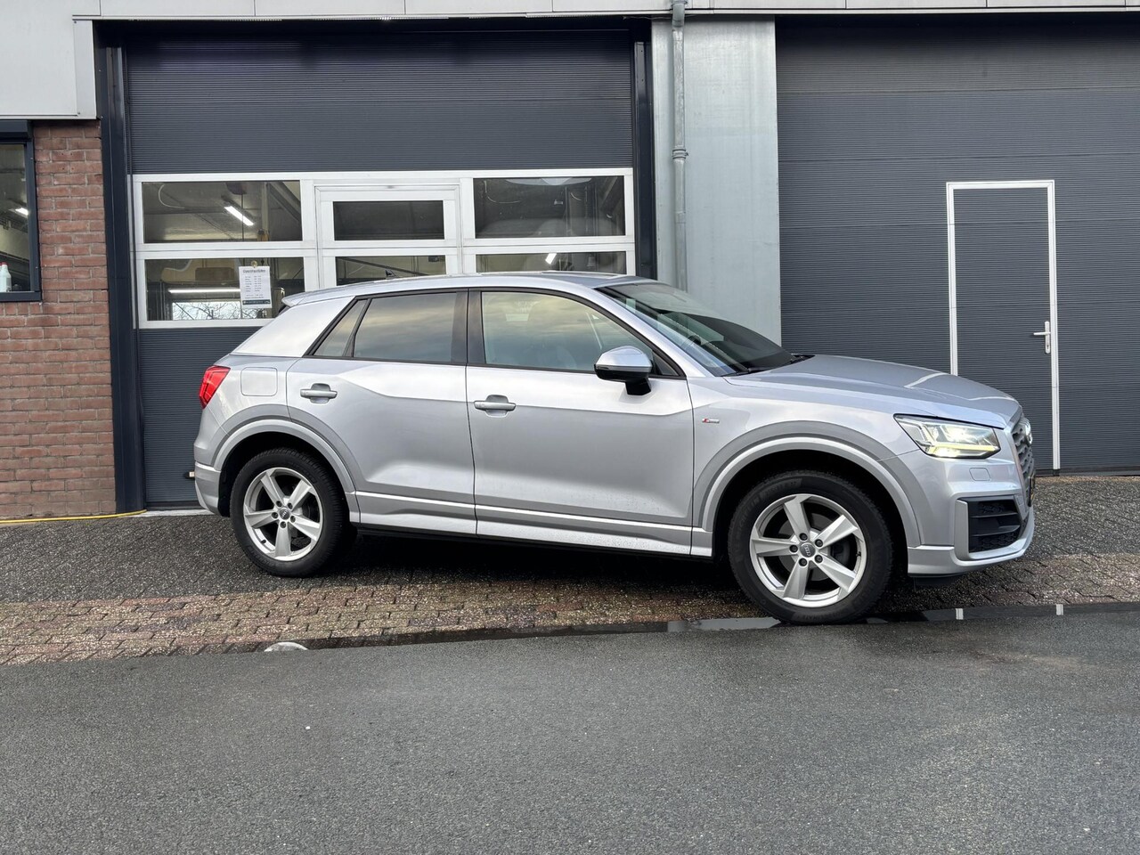 Audi Q2 - 35 TFSI CoD Sport S line Edition LED| PDC| Private glass| Vierseizoen band - AutoWereld.nl