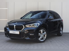 BMW X1 - sDrive18i High Executive M Sport Automaat / Panoramadak / Sportstoelen / LED / M Sportonde