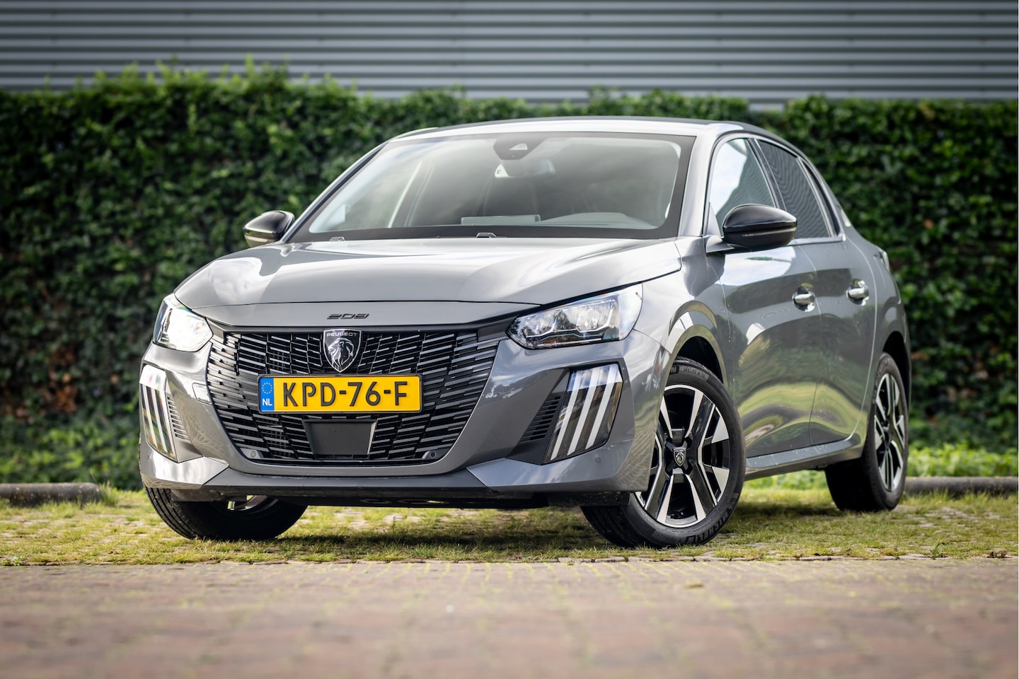 Peugeot 208 - 1.2 Hybrid 110 e-DCS6 Allure Black Pack Automaat | APPLE CARPLAY, ZWARTE ACCENTEN, GROOT N - AutoWereld.nl