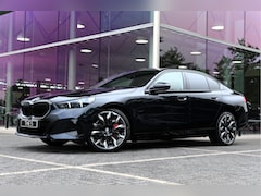 BMW 5-serie - 550e xDrive M Sport Automaat / Panoramadak / Trekhaak / Bowers & Wilkins / Comfort Access