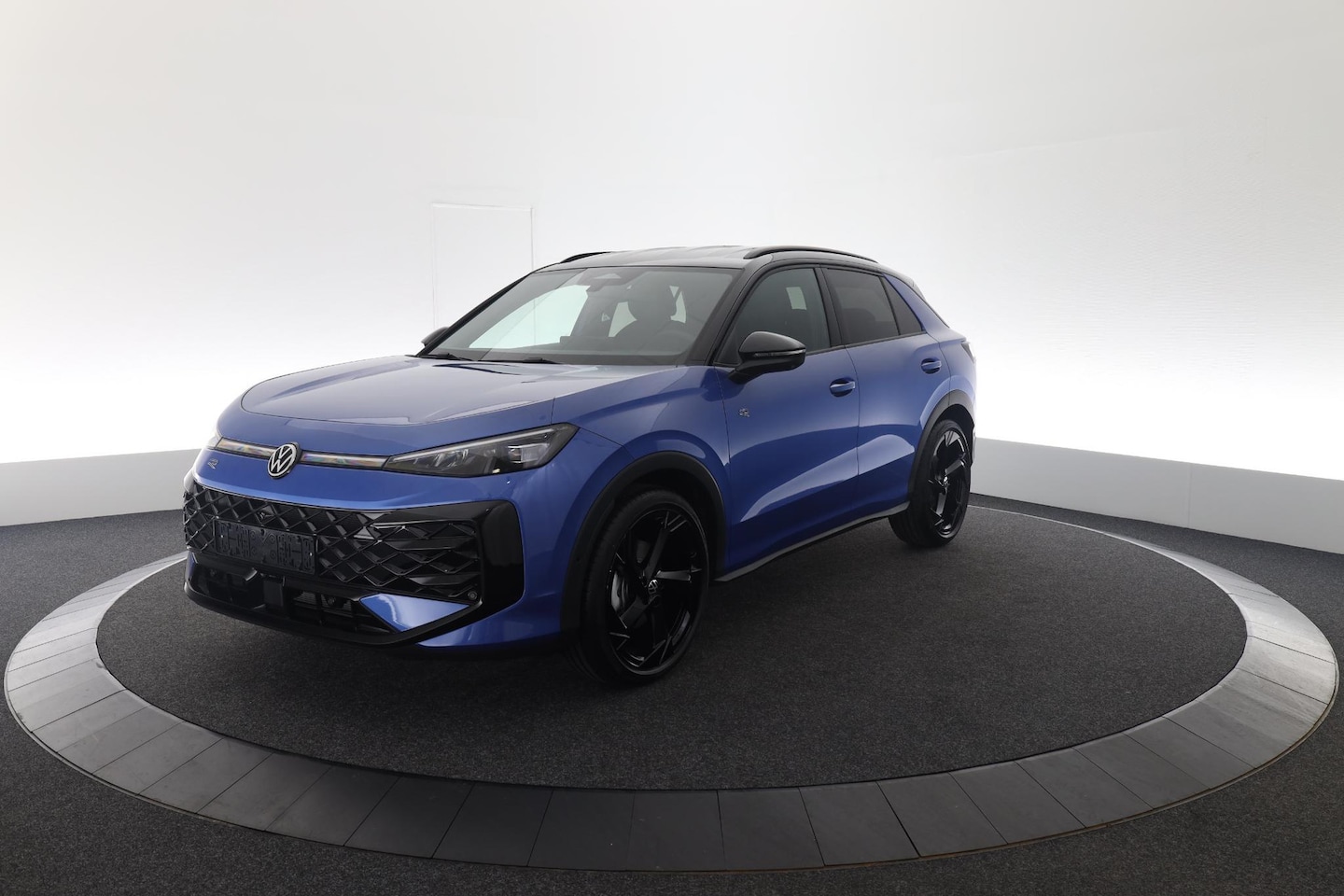 Volkswagen T-Roc - R-Line First Edition 1.5 eTSI 110 kW / 150 PK SUV - AutoWereld.nl