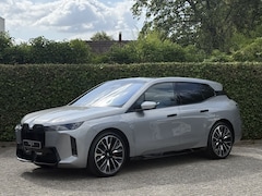BMW iX - xDrive45 | M-Sport Pro | 23'' | Luchtvering | Soft-Close | Panorama. | Stoelvent. | Driv.