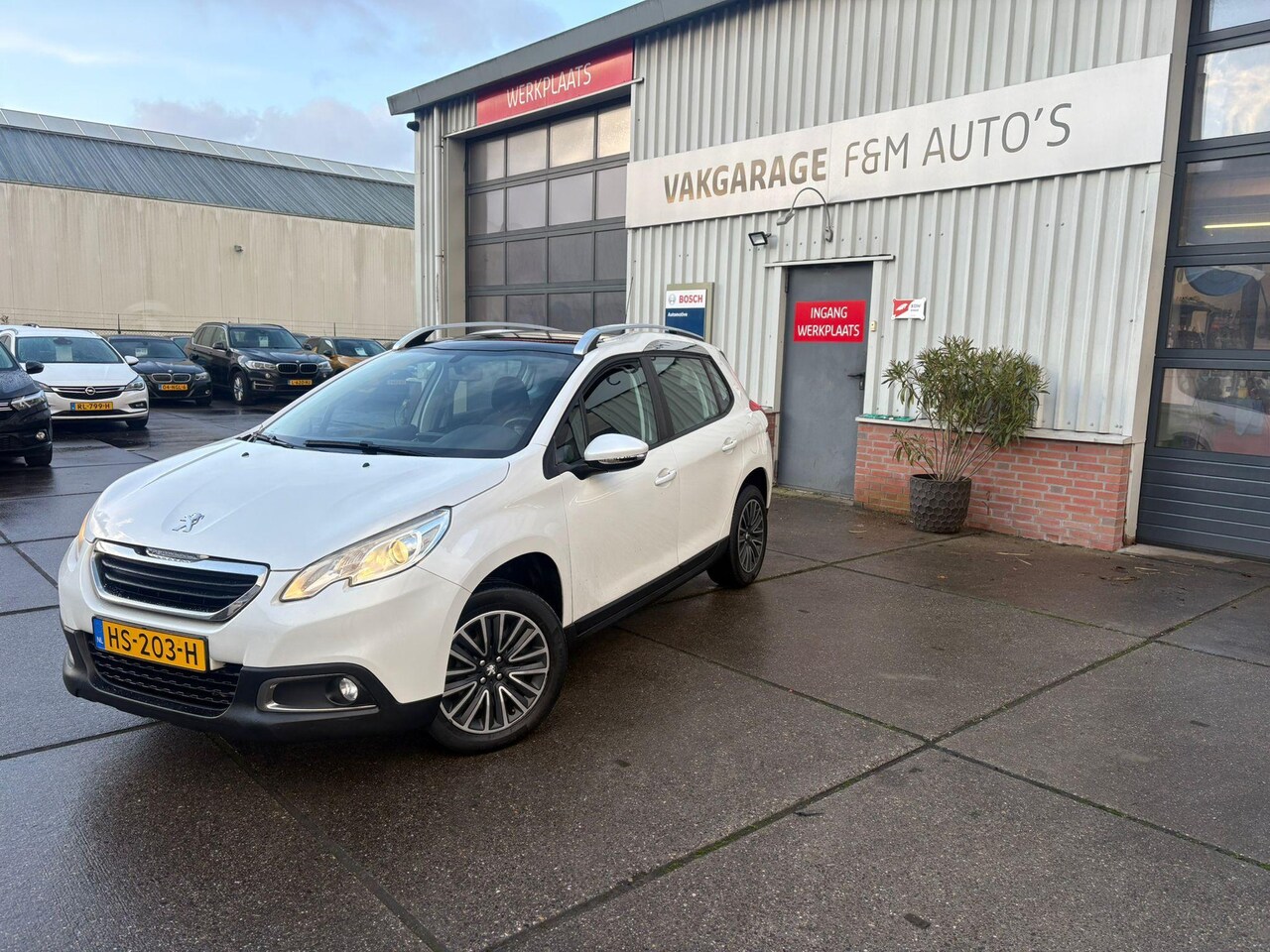 Peugeot 2008 - 1.2 PureTech Active Automaat, Airco, cruise, PDC achter, Pano, trekhaak - AutoWereld.nl