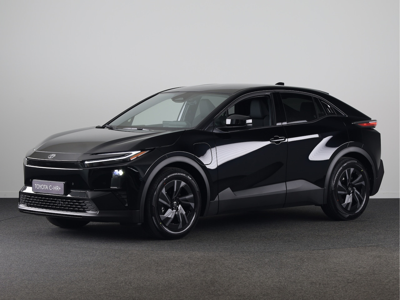 Toyota C-HR - First Edition 77 kWh *NIEUW* | Direct leverbaar! | Metaallak | Inruilpremie | - AutoWereld.nl