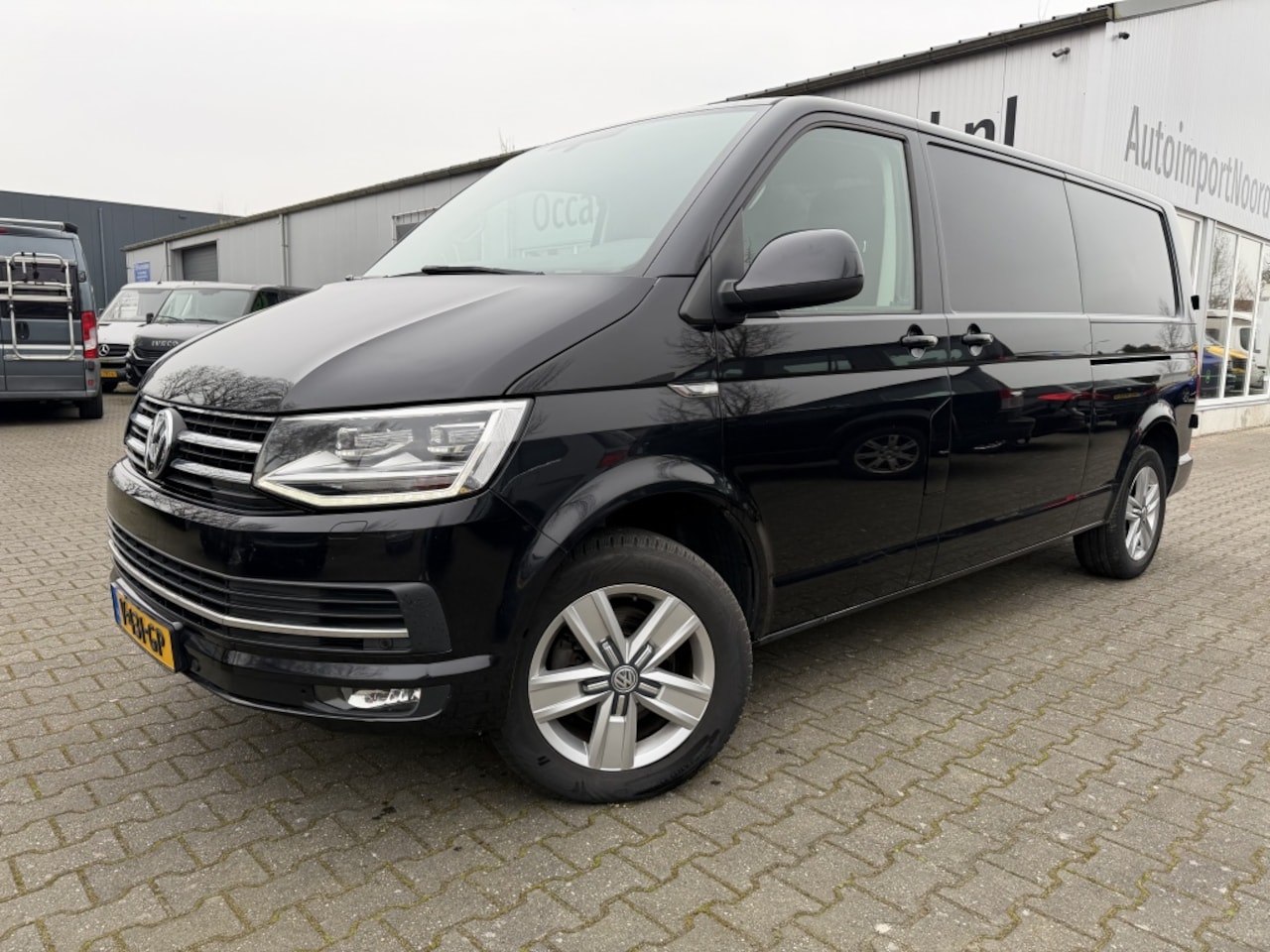 Volkswagen Transporter - 2.0 TDI DSG 150pk L2H1 Highline 2x Schuifdeur, Full led - AutoWereld.nl