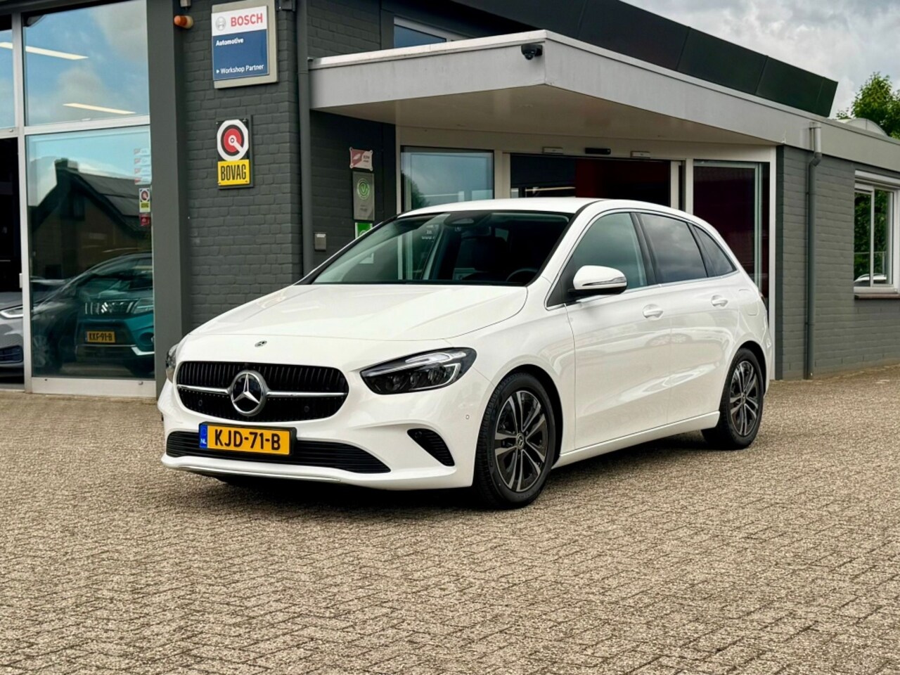 Mercedes-Benz B-klasse - 200 163PK Luxury Line Stoel/stuurverwarming Leder Camera Navi - AutoWereld.nl