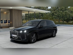 BMW iX - xDrive45 M Sport / Panoramadak Sky Lounge / Trekhaak / M Multifunctionele Stoelen / Parkin
