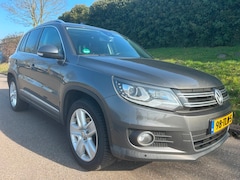 Volkswagen Tiguan - 2.0 TDI Sport&Style 4Motion - Pano - Navi - Automaat - Leder - Xenon