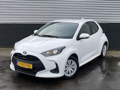 Toyota Yaris - 1.5 Hybrid Active 1e eign. Nieuw geleverd, adaptieve cruise control, achteruitrij camera,