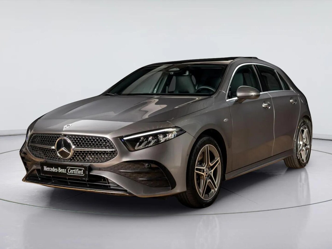 Mercedes-Benz A-klasse - Hatchback 250 e AMG Line Panorama dak - AutoWereld.nl