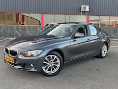 BMW 3-serie - 320i High Executive / NAP / AUTOMAAT / LEER / OHB / SP VLG / NAVI /