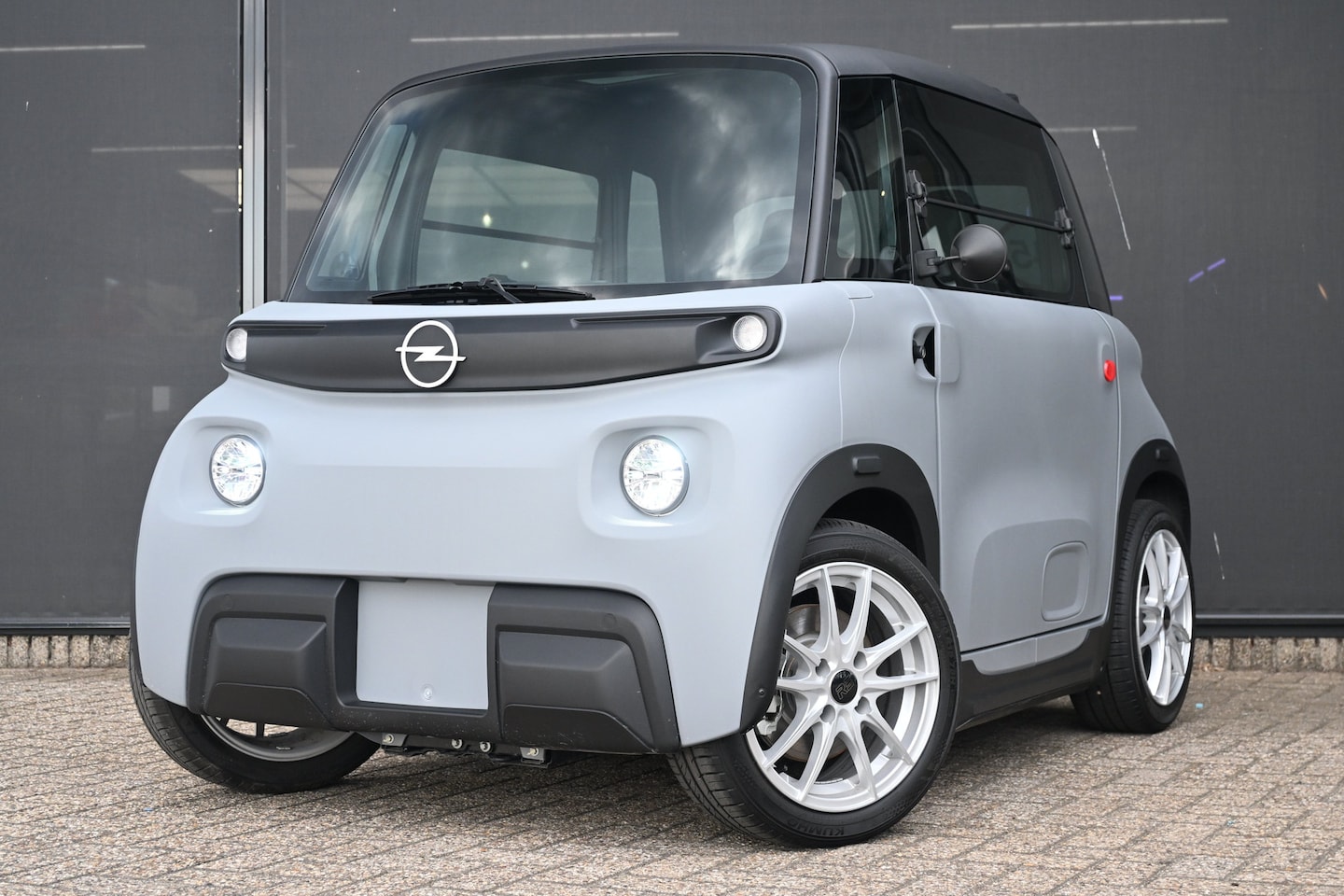 Opel Rocks-e - Brommobiel Tekno Direct Leverbaar! | 15"LMV | Spoiler | Panoramadak | Full-LED | !! - AutoWereld.nl