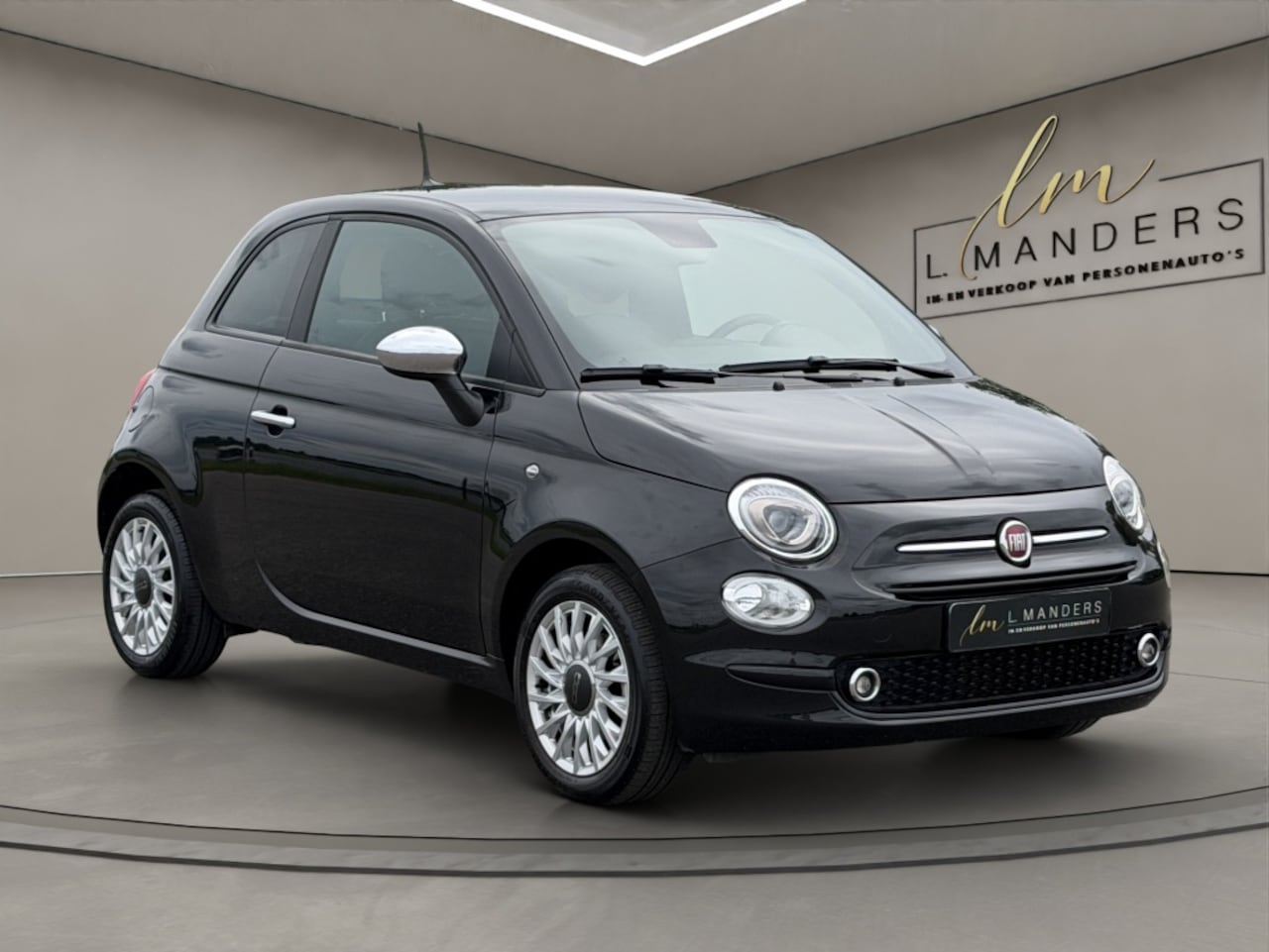 Fiat 500 - 1.0 Hybrid Dolcevita 2023 Zwart | Apple CarPlay | Airco - AutoWereld.nl
