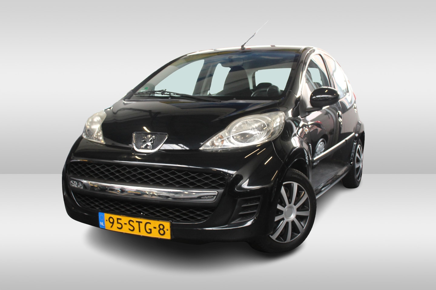 Peugeot 107 - 1.0-12V XS AUTOMAAT l Airco l All Season Banden l 1e Eigenaar - AutoWereld.nl