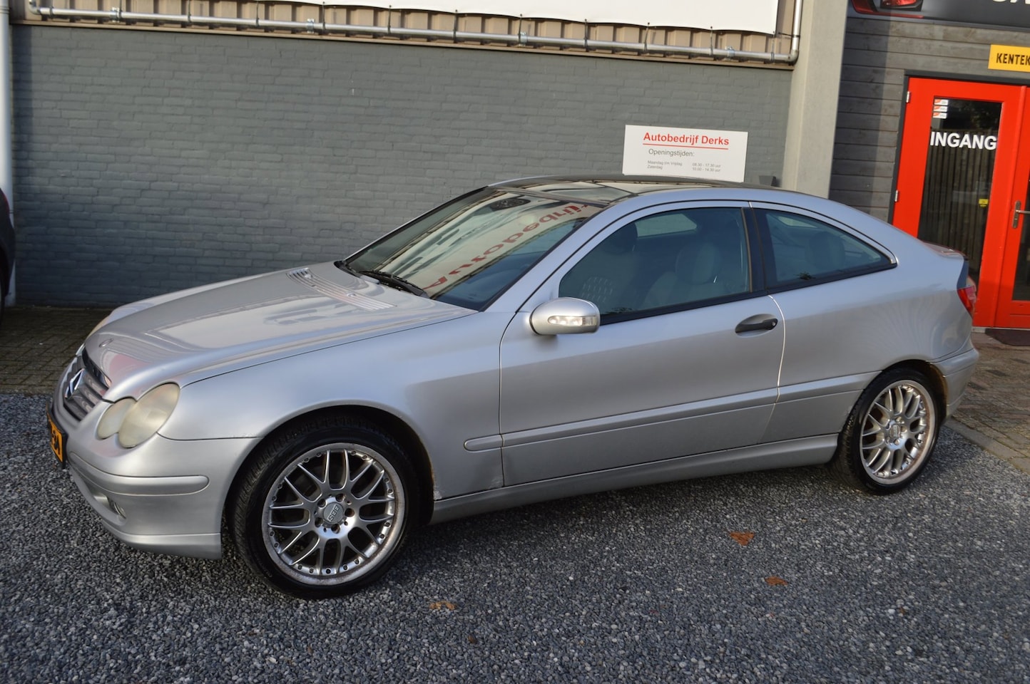 Mercedes-Benz C-klasse Sportcoupé - 180 Airco Pano Stuurbekrachtiging PDC Jaar APK - AutoWereld.nl