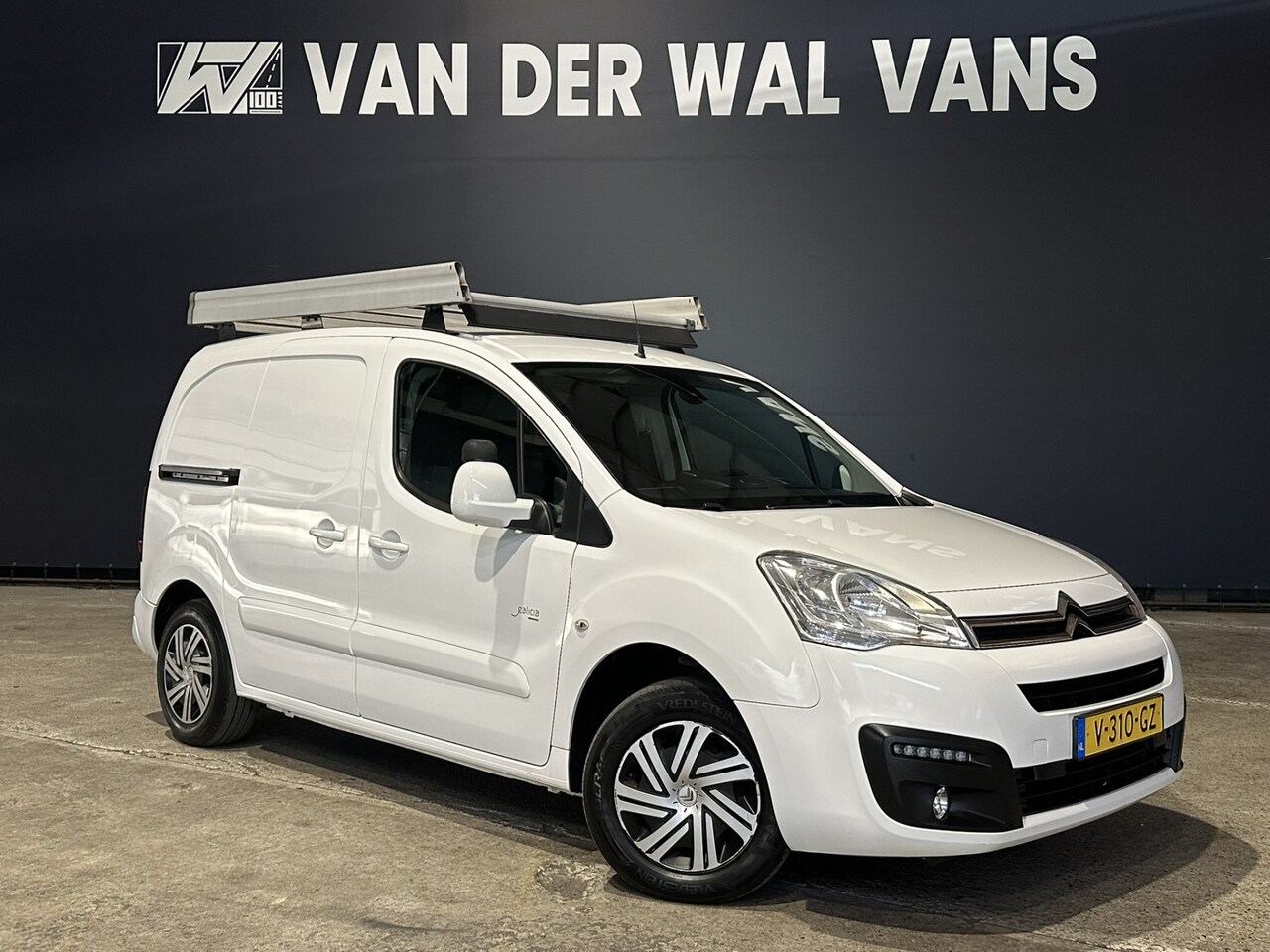 Citroën Berlingo - 1.6 BlueHDI L1H1 Euro6 Airco | 3-Zits | Apple Carplay | Cruisecontrol | Imperiaal Trekhaak - AutoWereld.nl