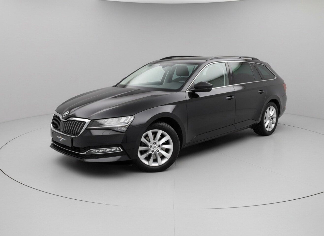 Skoda Superb Combi - 1.4 TSI iV AUTOMAAT * Navigatiesysteem * ParkeerCamera * Elek. achterklep * - AutoWereld.nl