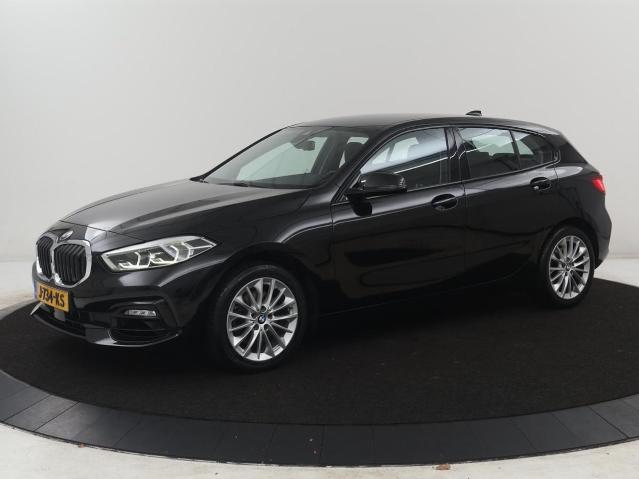 BMW 1-serie - 118i Executive | Navigatie | Achteruitrij camera | Climatecontrol | Lendensteun | Cruiseco - AutoWereld.nl