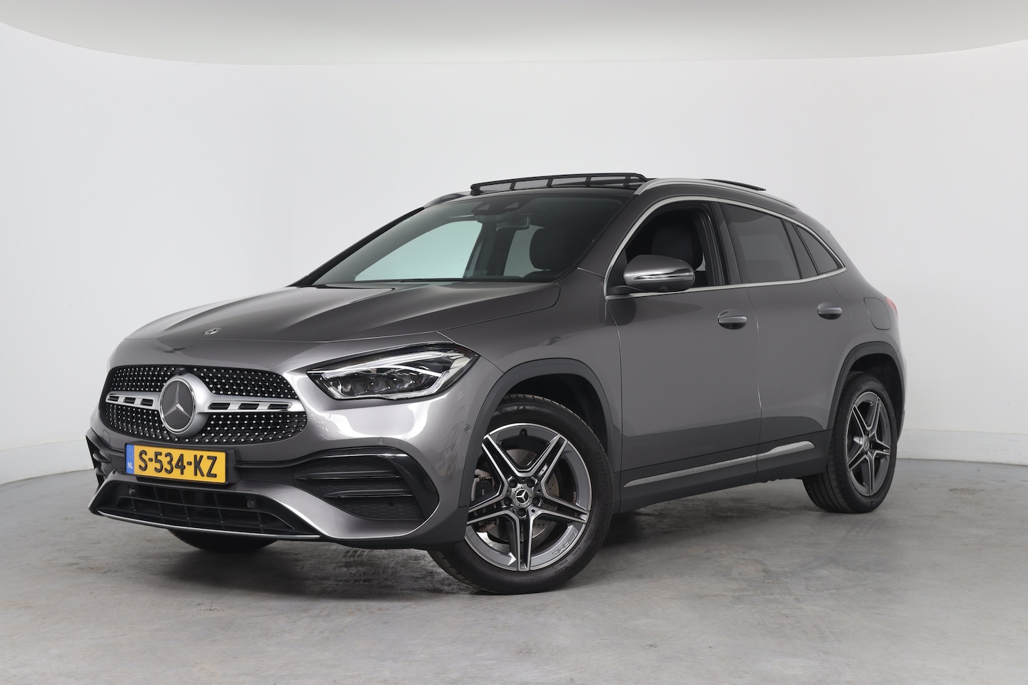 Mercedes-Benz GLA-Klasse - 250 e AMG Line | Eerste Eigenaar | Elektrisch Panoramadak | Zetels met Geheugenfunctie | E - AutoWereld.nl
