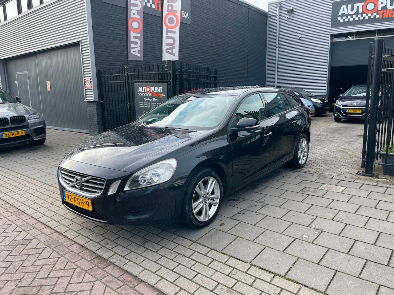 Volvo V60 - 1.6 T3 Kinetic 3e Eig! Trekhaak Airco Navi PDC NAP APK - AutoWereld.nl