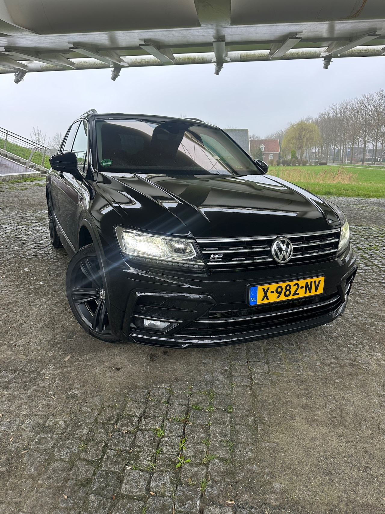 Volkswagen Tiguan - 2.0 TSI 4Motion Highline Business R 2.0 TSI 4Motion Highline Business R - AutoWereld.nl
