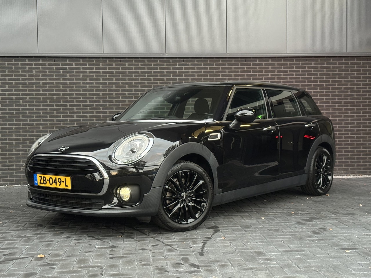 MINI Clubman - Mini 1.5 Cooper Automaat|LED|Navi|Half-leder - AutoWereld.nl