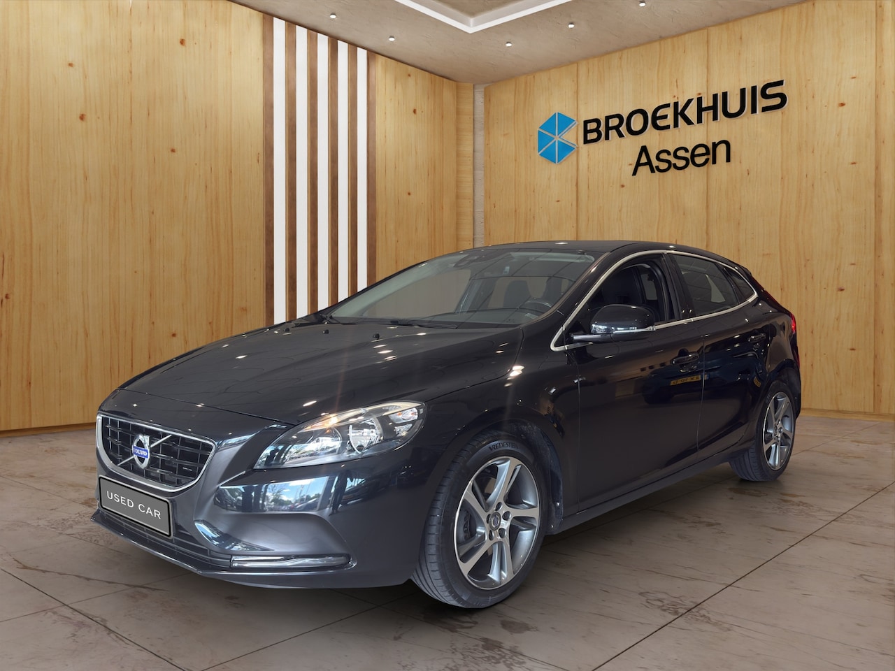 Volvo V40 - 1.6 T2 Momentum | Navigatie | Trekhaak | Bluetooth telefoonverbinding | DAB | Lichtmetalen - AutoWereld.nl