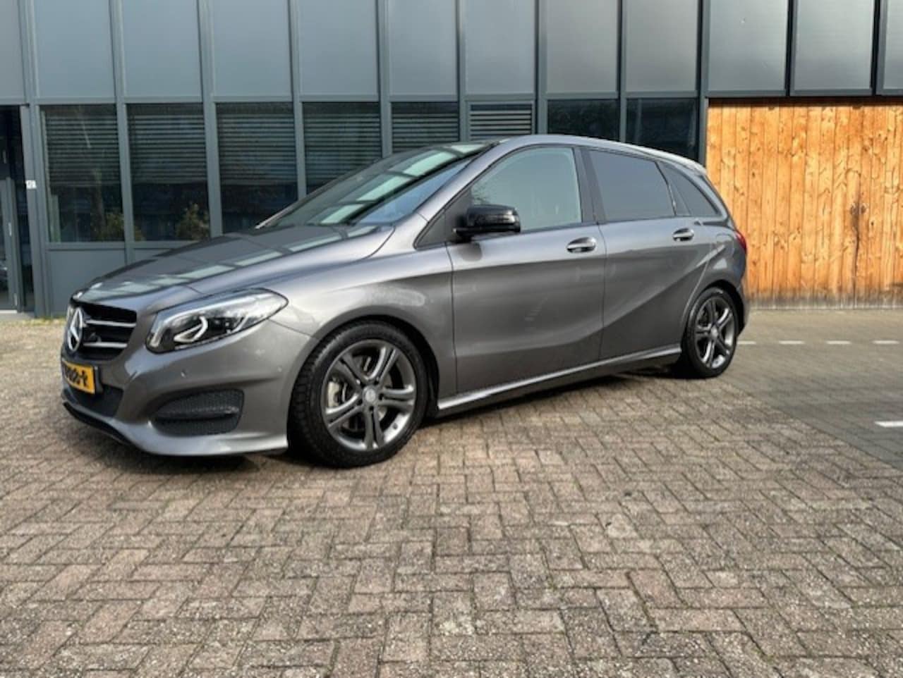 Mercedes-Benz B-klasse - 250 Urban Business Edition Zeer luxe uitvoering - AutoWereld.nl