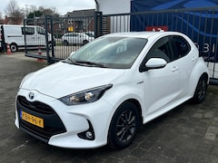 Toyota Yaris - 1.5 Hybrid 115 Comfort / NAVIGATIE / CAMERA / STOELVERWARMING / LANE ASSIST