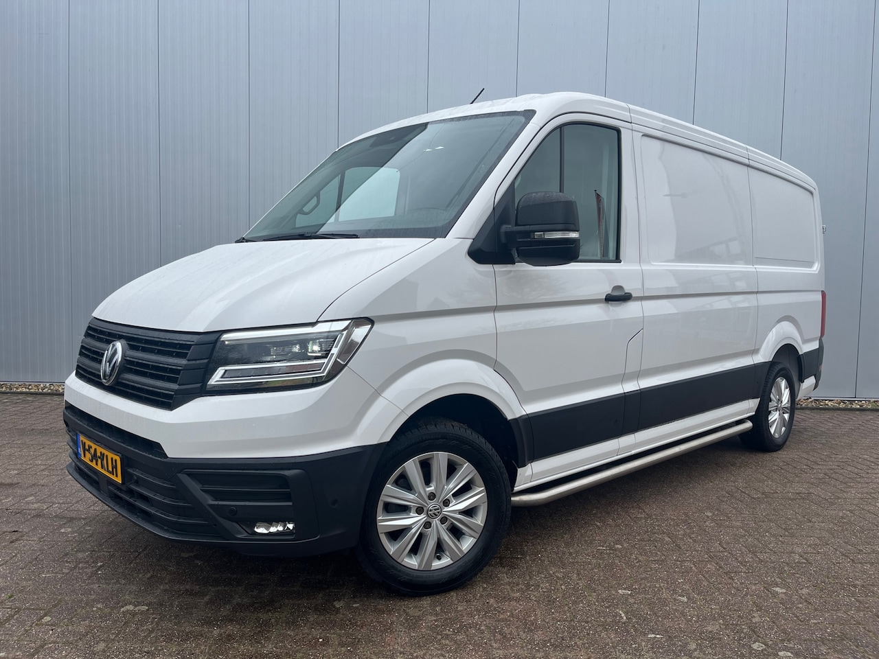 Volkswagen Crafter - 30 2.0 TDI 177PK L3H2 Exclusive | Trekhaak | Achteruitrijcamera | Sidebars | Parkeersensor - AutoWereld.nl