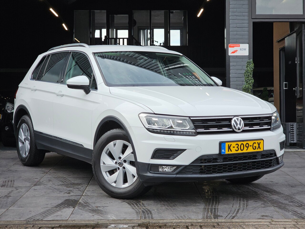 Volkswagen Tiguan - 1.4 TSI Highline|AUT|Cruise|Trekhaak|PDC - AutoWereld.nl
