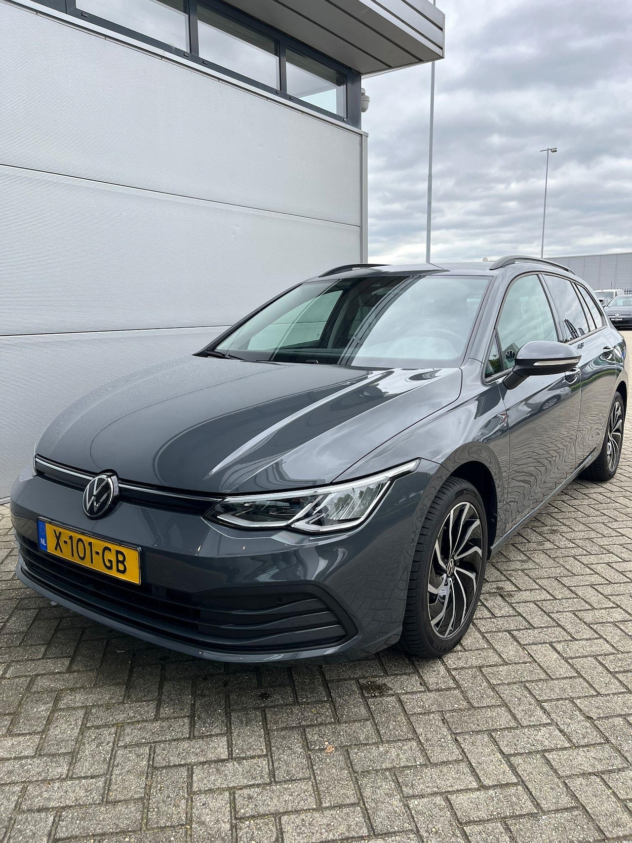 Volkswagen Golf Variant - 1.0 eTSI Life Business | Parkeersensoren | Navigatie | Adaptieve cruise control | Stoelver - AutoWereld.nl