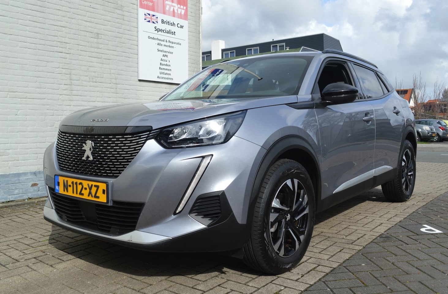 Peugeot 2008 - 1.2 PureTech Allure Automaat / BOVAG RIJKLAARPRIJS - AutoWereld.nl