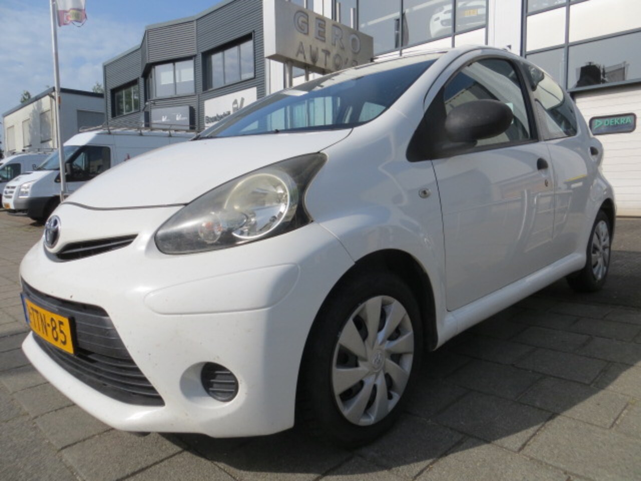 Toyota Aygo - 1.0 VVT-i Comfort 5 deurs ,airco ,elec pakket - AutoWereld.nl