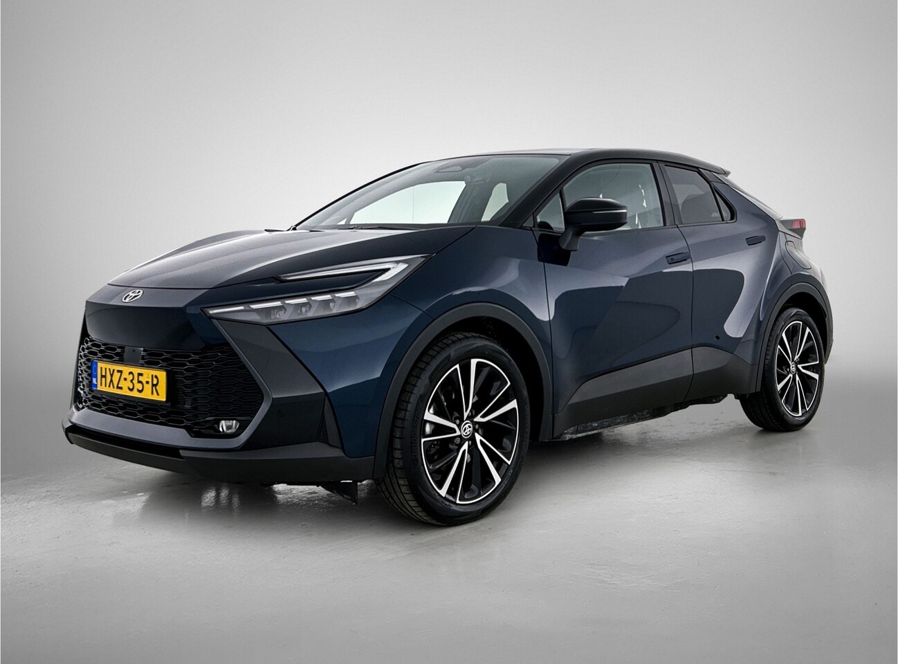 Toyota C-HR - 2.0 Plug-in Hybrid 220 Executive | Navigatie | BLS | JBL | PDC | Stuur-Stoelverwarming | - AutoWereld.nl