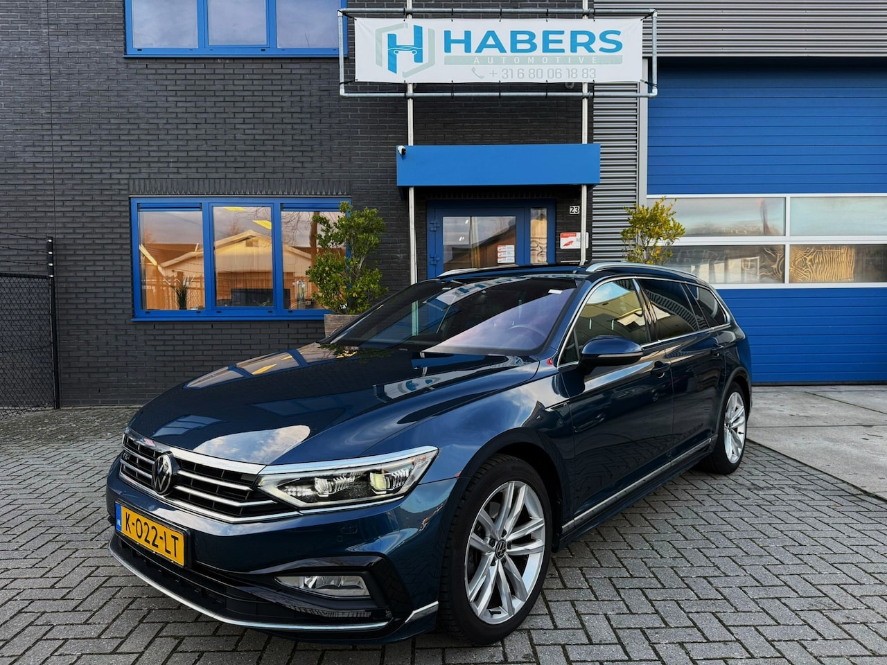 Volkswagen Passat Variant - 1.5 TSI R-Line Business + 150PK|LaneA|Virtual|AUT|Trekhaak|Apdaptive|Pano|Carplay|Sportsto - AutoWereld.nl