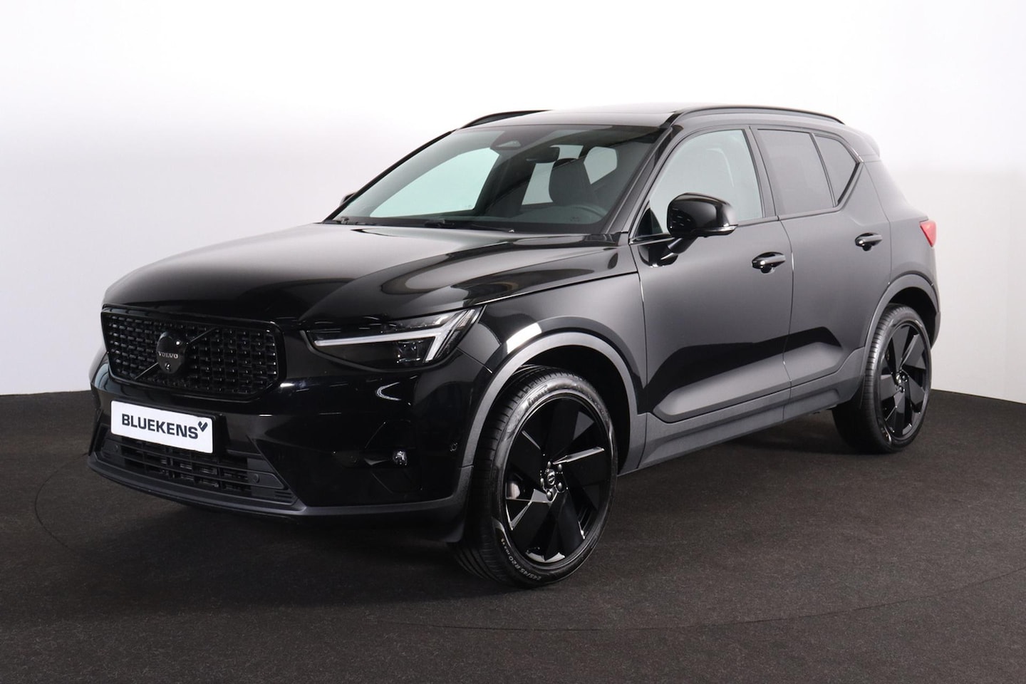 Volvo XC40 - B3 Plus Black Edition - Panorama/schuifdak - IntelliSafe Assist & Surround - 360º Camera - - AutoWereld.nl